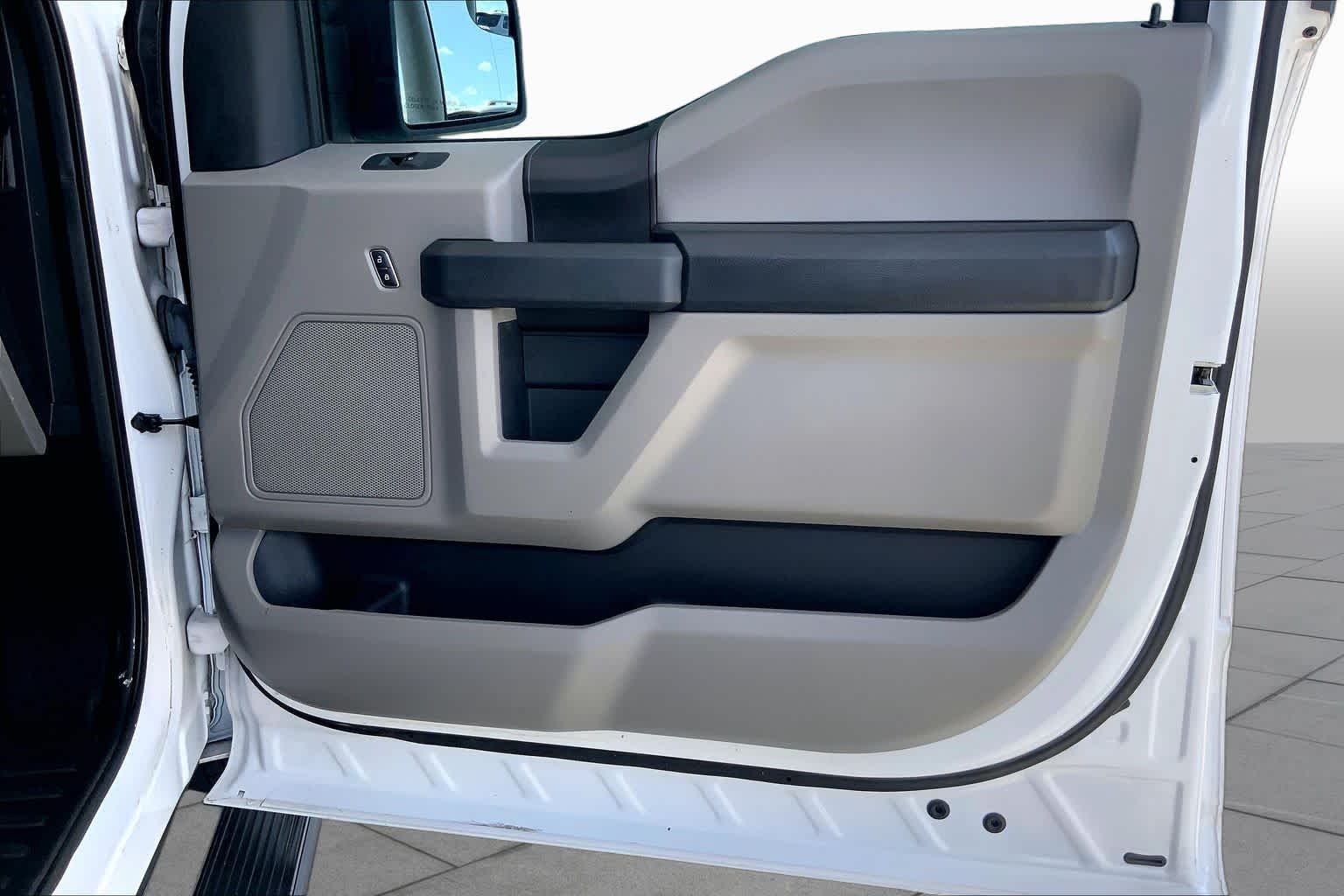 Used 2016 Oxford White Ford XL image 20