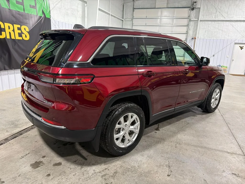 Used 2023 Velvet Red Pearlcoat Jeep Limited image 6