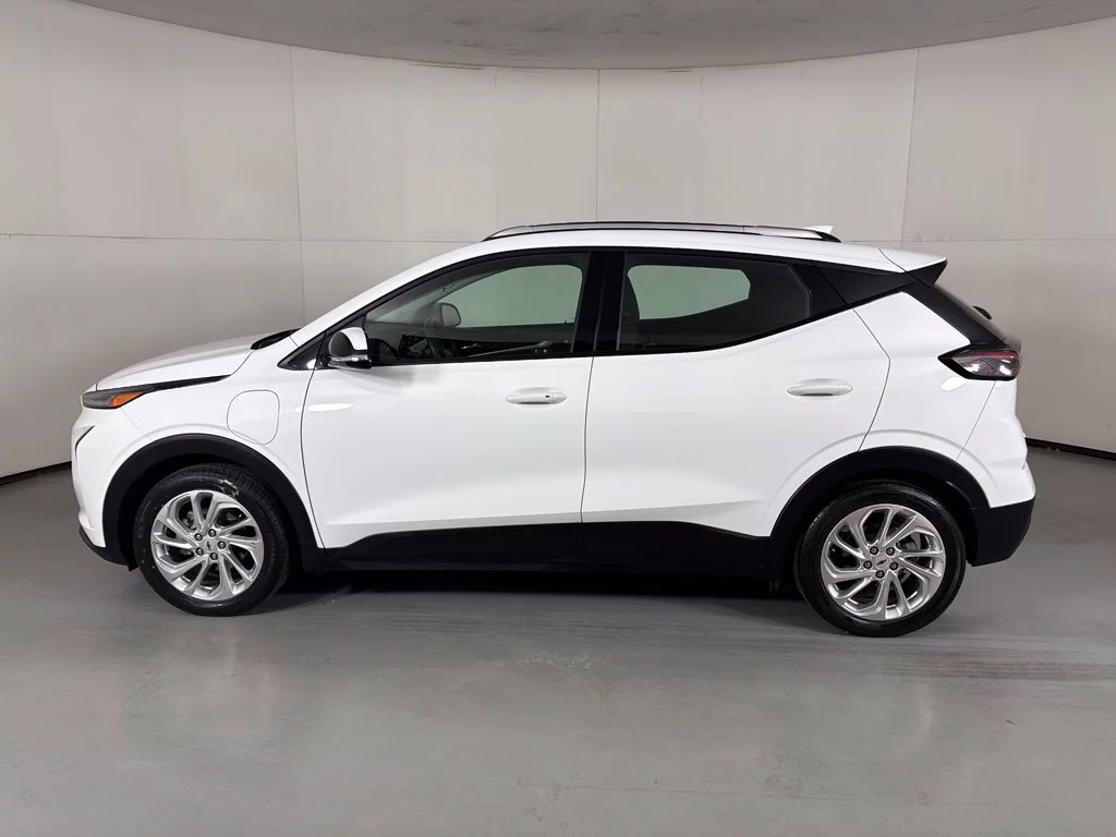 Certified Used 2023 SUMMIT WHITE Chevrolet LT image 6