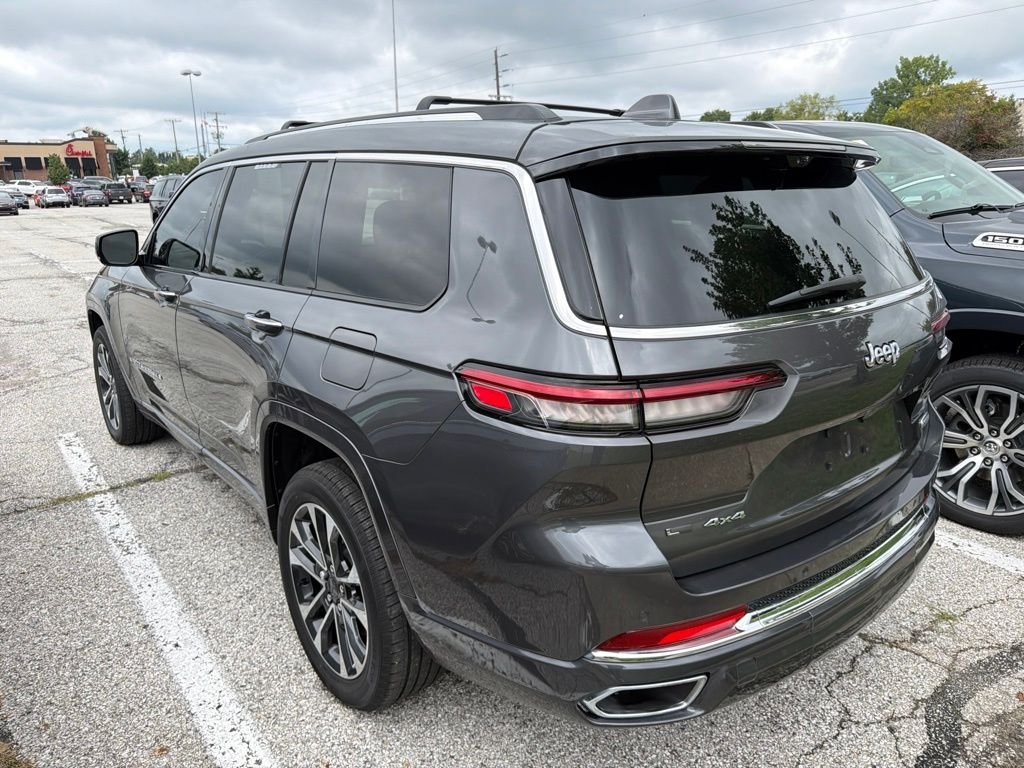 Used 2021 Gray Jeep Overland image 3
