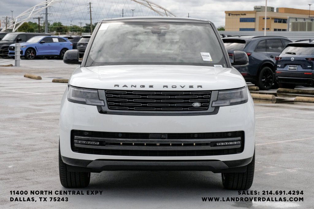 New 2027 Fuji White Land Rover SE image 3