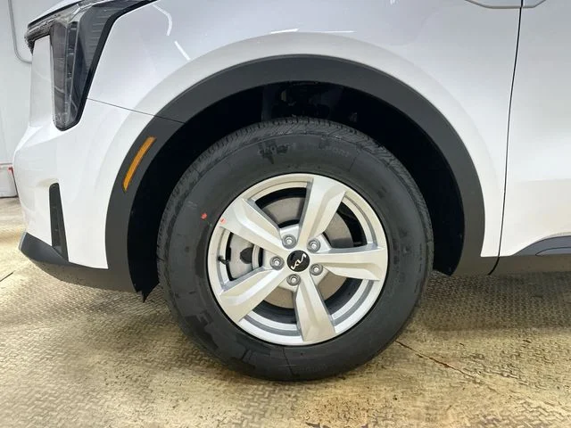 New 2026 Glacial White Pearl Kia LX image 19
