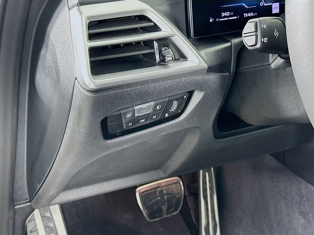 2025 BMW 4 Series M440i - Photo 10