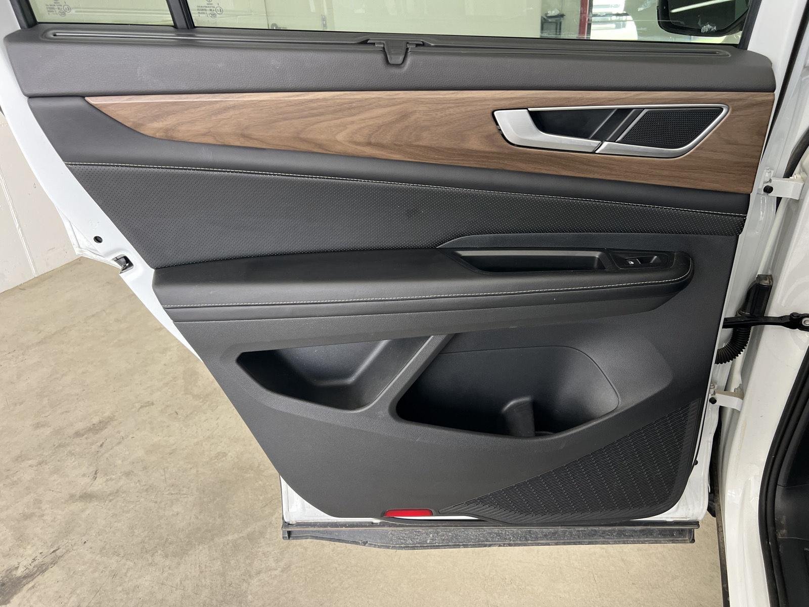 2024 Volkswagen Atlas SE w/Tech - Photo 22