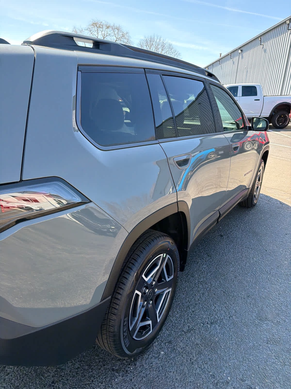 New 2026 Sting-Gray Clear-Coat Exterior Paint Jeep Limited image 19