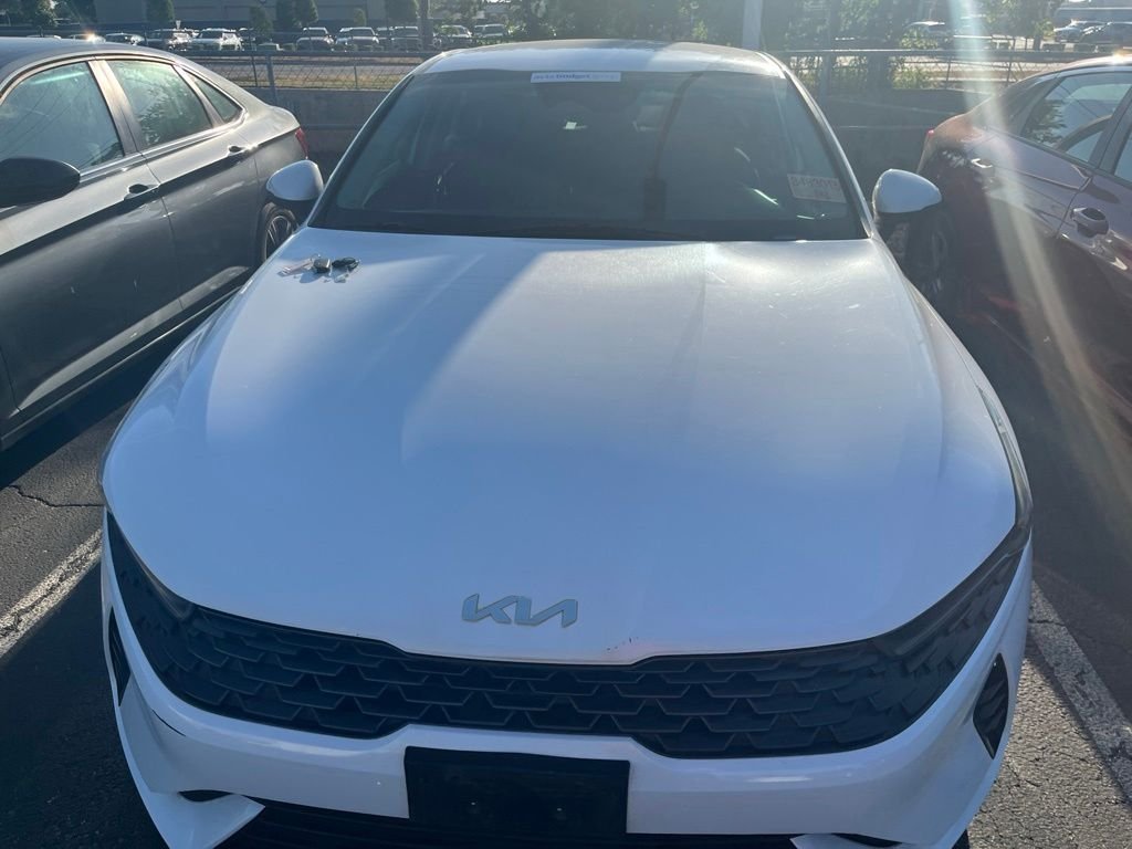 Used 2022 White Pearl Kia LXS image 2