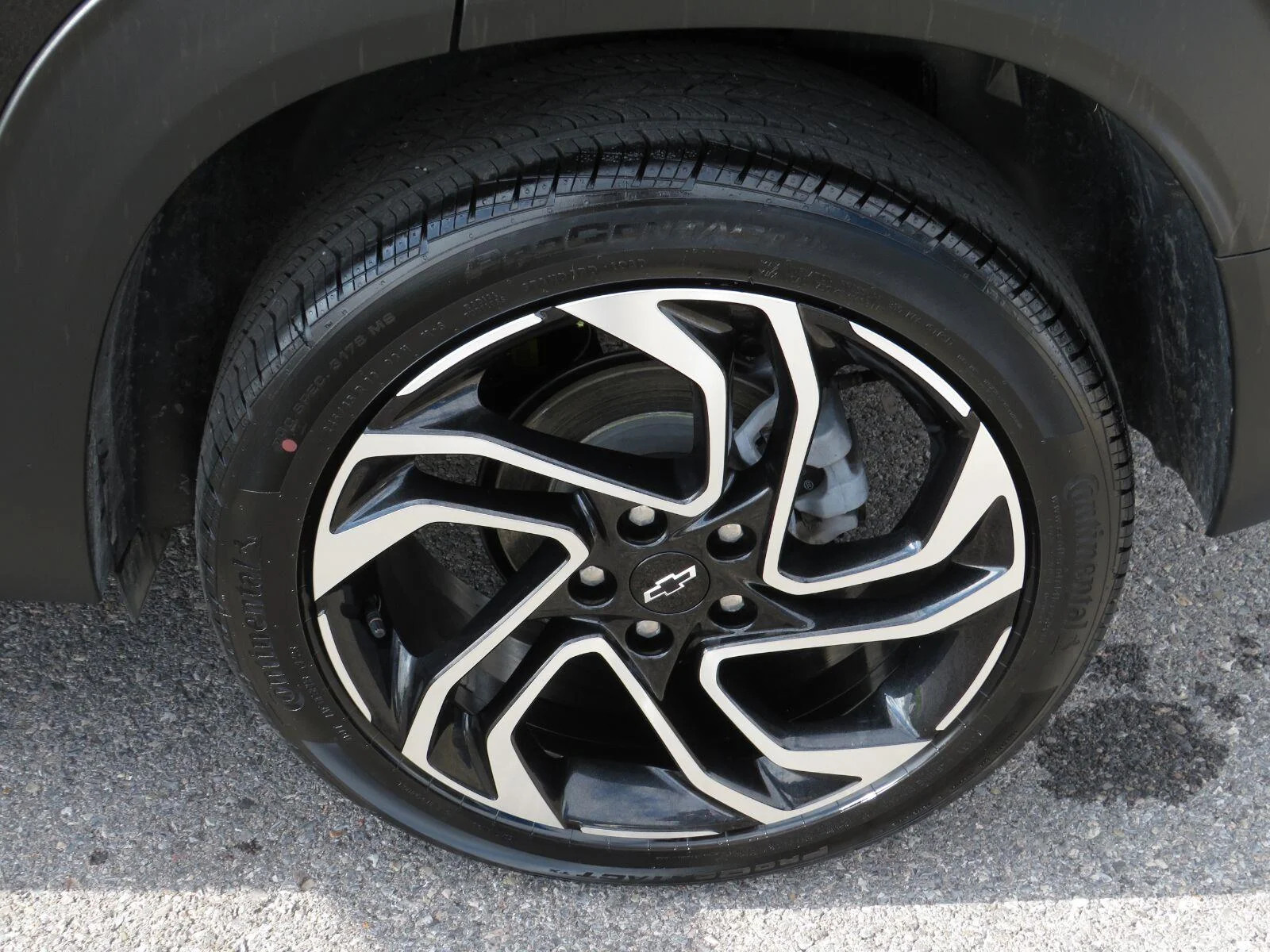 Used 2025 Mosaic Black Metallic Chevrolet RS image 14