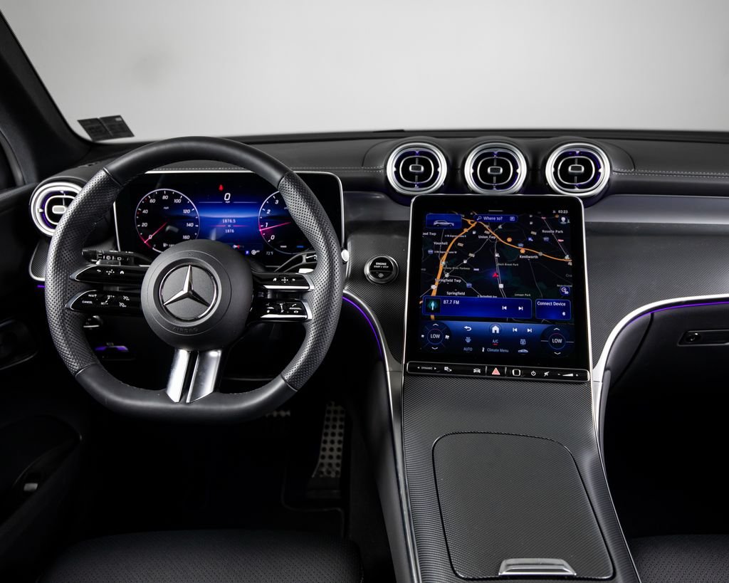 Used 2026  Mercedes-Benz GLC 300 image 8