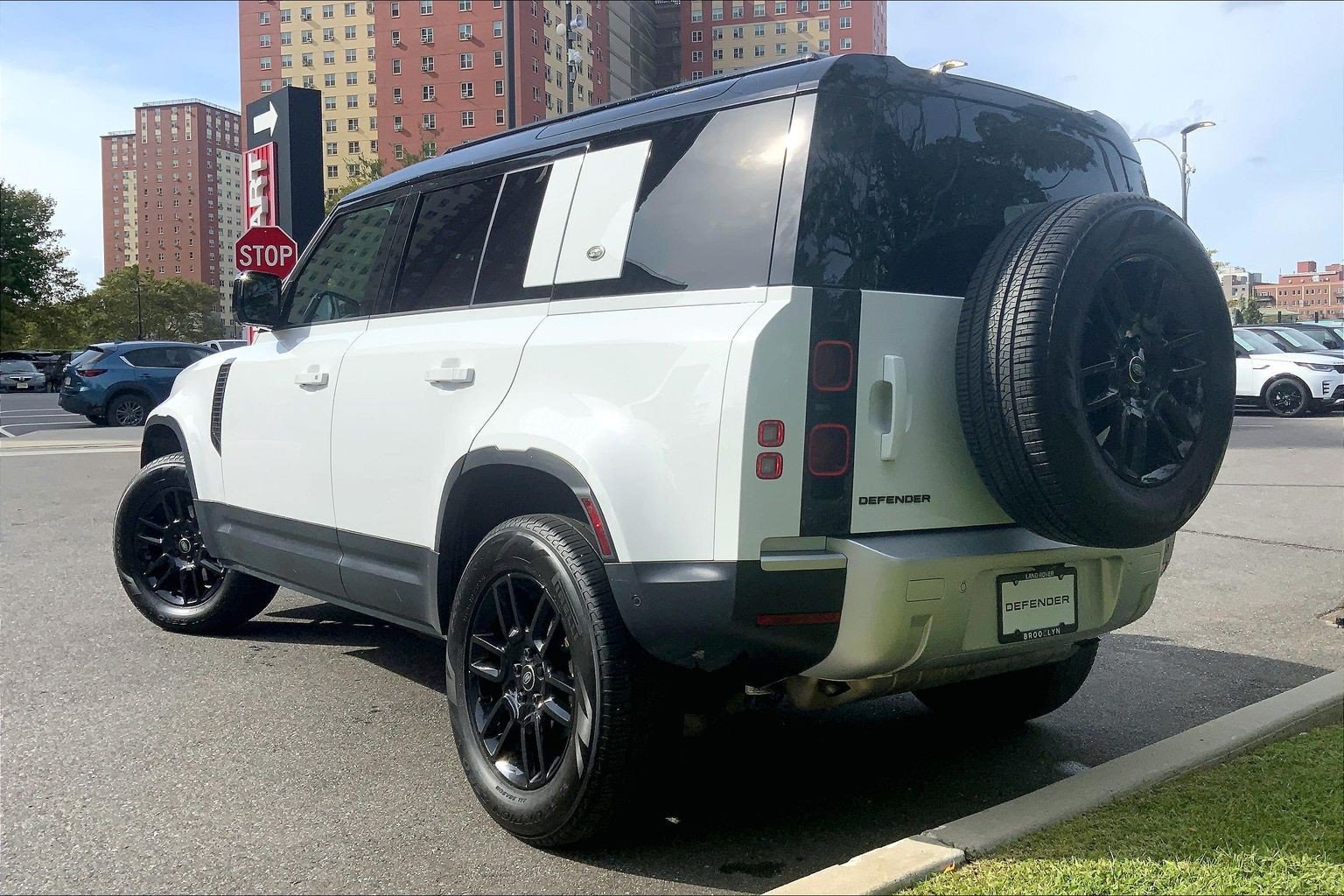 Used 2024 Fuji White Land Rover S image 3