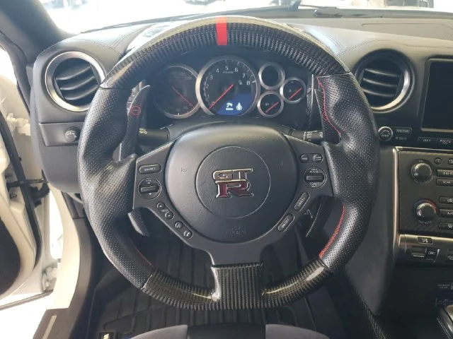 Used 2014 White Nissan Track Edition image 18
