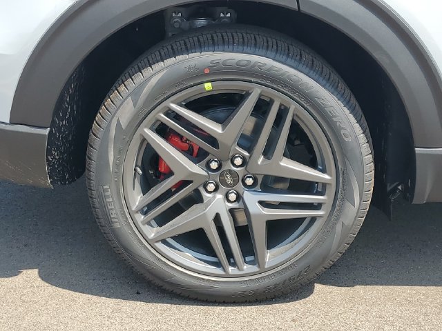 New 2026 Space White Metallic Ford ST image 40