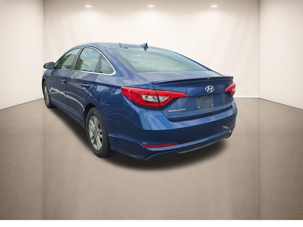 Used 2015 Blue Hyundai SE image 7