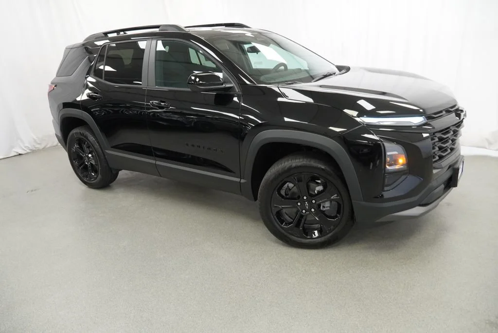 New 2027 Mosaic Black Metallic Chevrolet LT image 6
