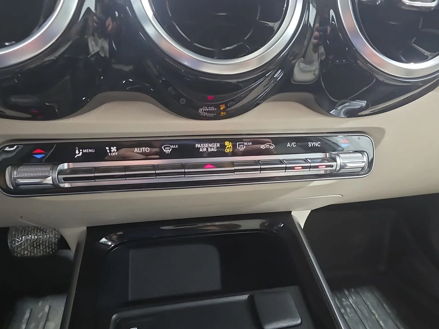 Used 2022 White Mercedes-Benz 4MATIC® image 23