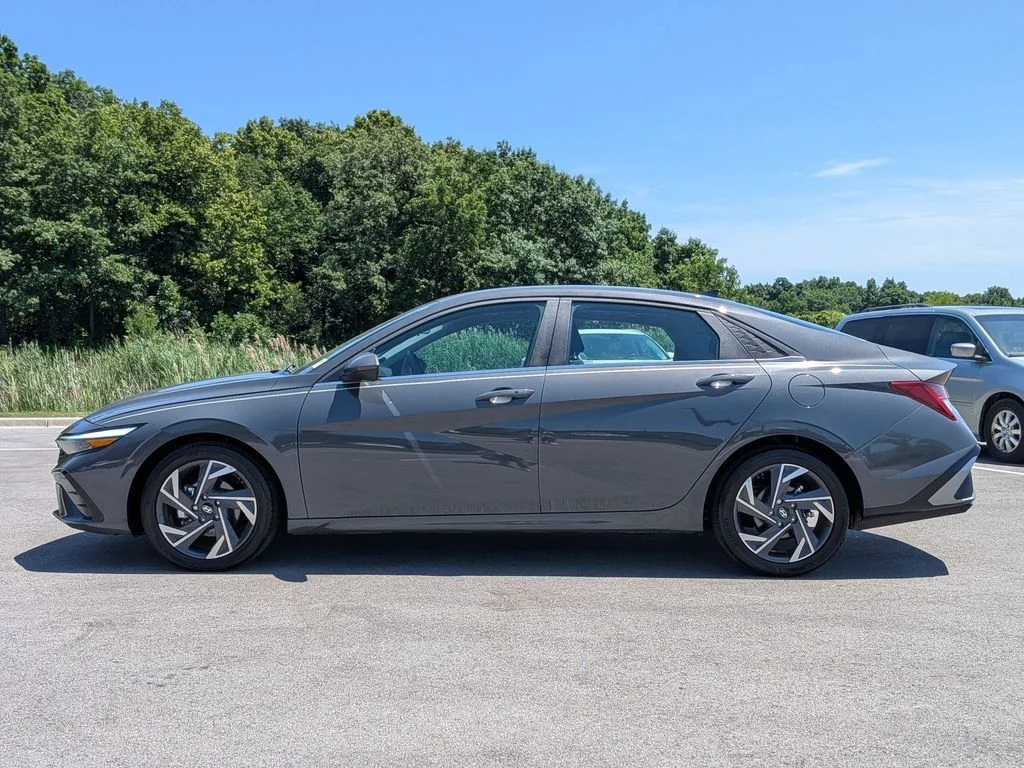 Used 2024 Gray Hyundai SEL image 4