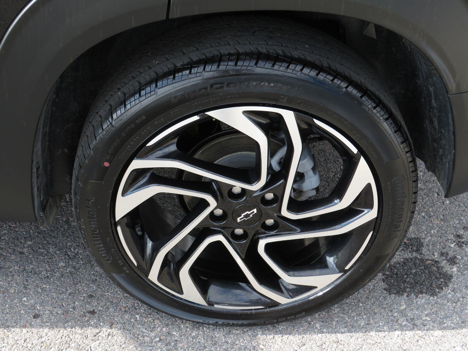 Used 2025 Mosaic Black Metallic Chevrolet RS image 14