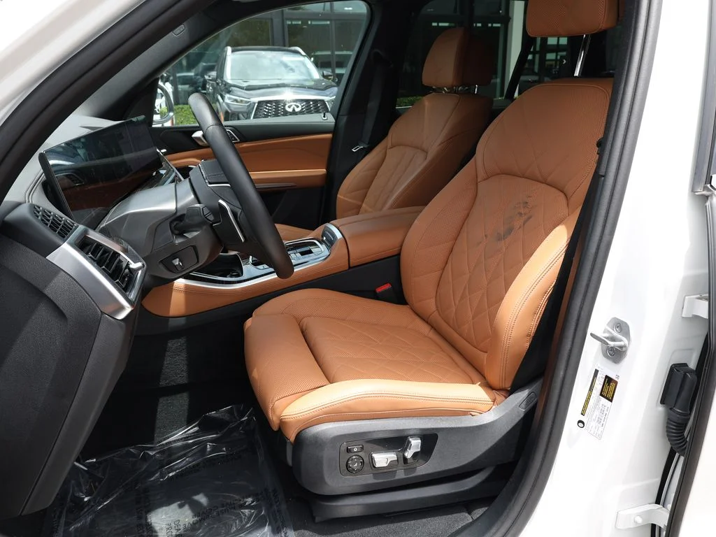 Used 2026 White BMW sDrive40i image 18