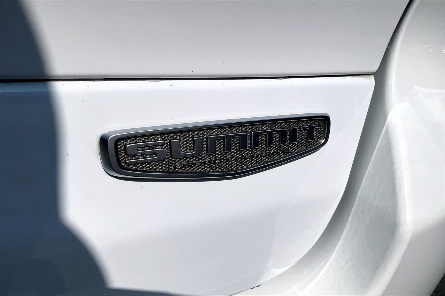 Used 2022 Bright White Clearcoat Jeep Summit image 10
