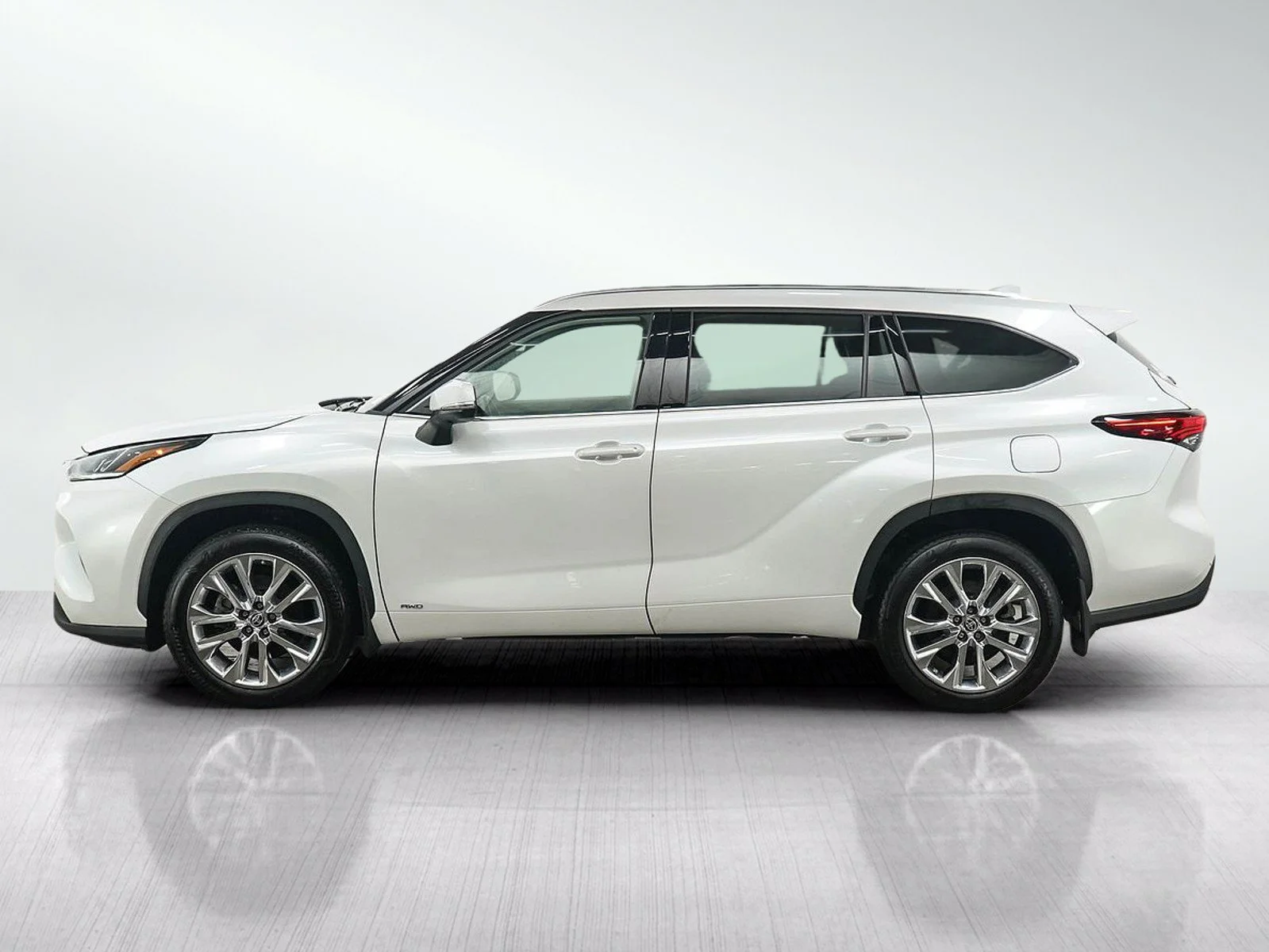Used 2023 Toyota Highlander Hybrid Limited with VIN 5TDXBRCH1PS116040 for sale in Minneapolis, Minnesota