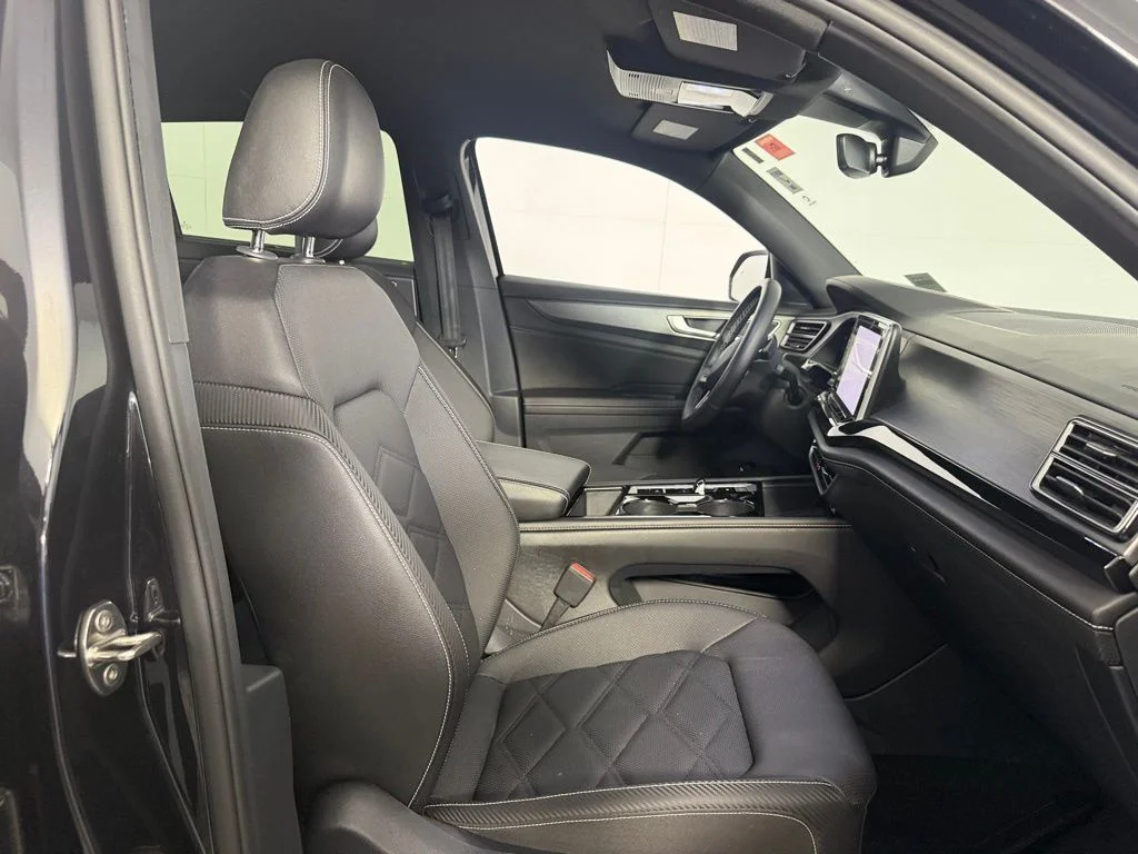 2025 Volkswagen Atlas Cross Sport SE w/Tech - Photo 29