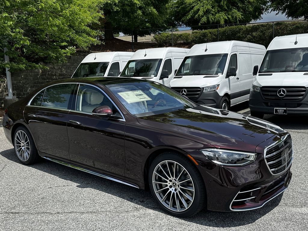 New 2026 MANUFAKTUR Rubellite Red Metallic Mercedes-Benz S 580 image 2