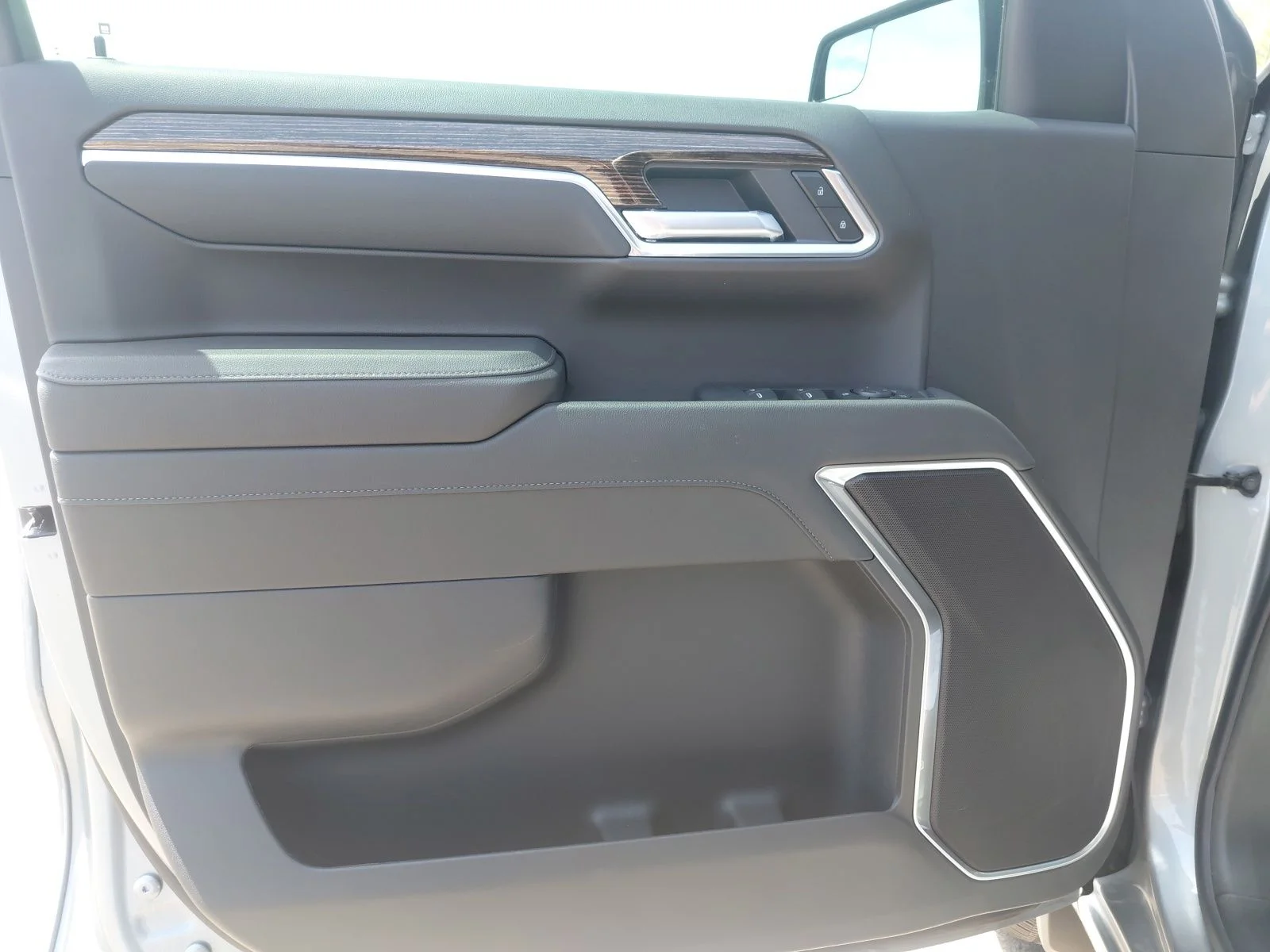 Used 2026 Silver GMC Elevation image 19