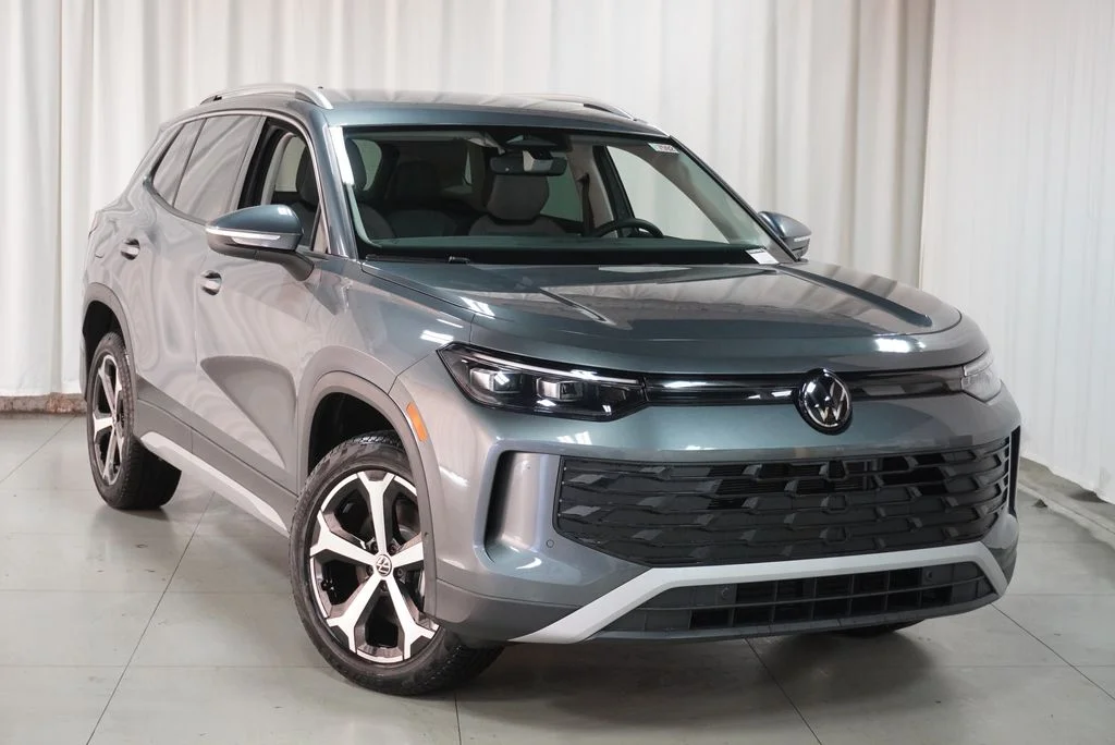 New 2026 Platinum Gray Volkswagen 2.0T SE image 4