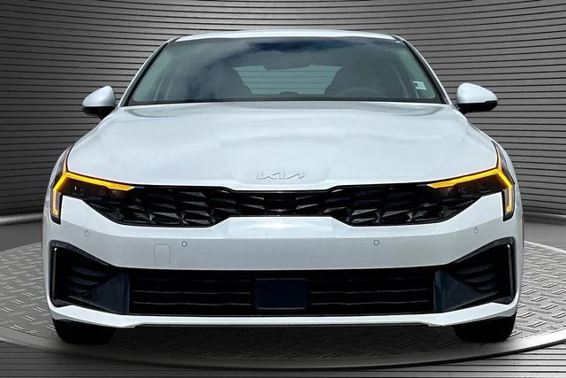 Certified Used 2025 White Kia LXS image 2