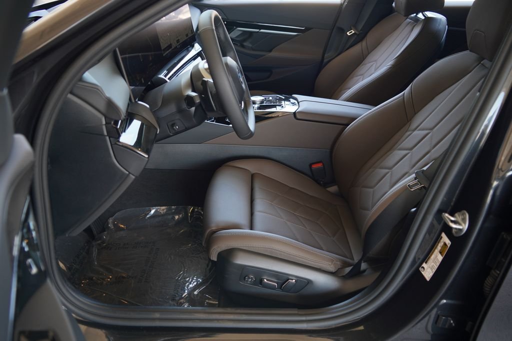 New 2026 Dark Graphite Metallic BMW 530i image 10