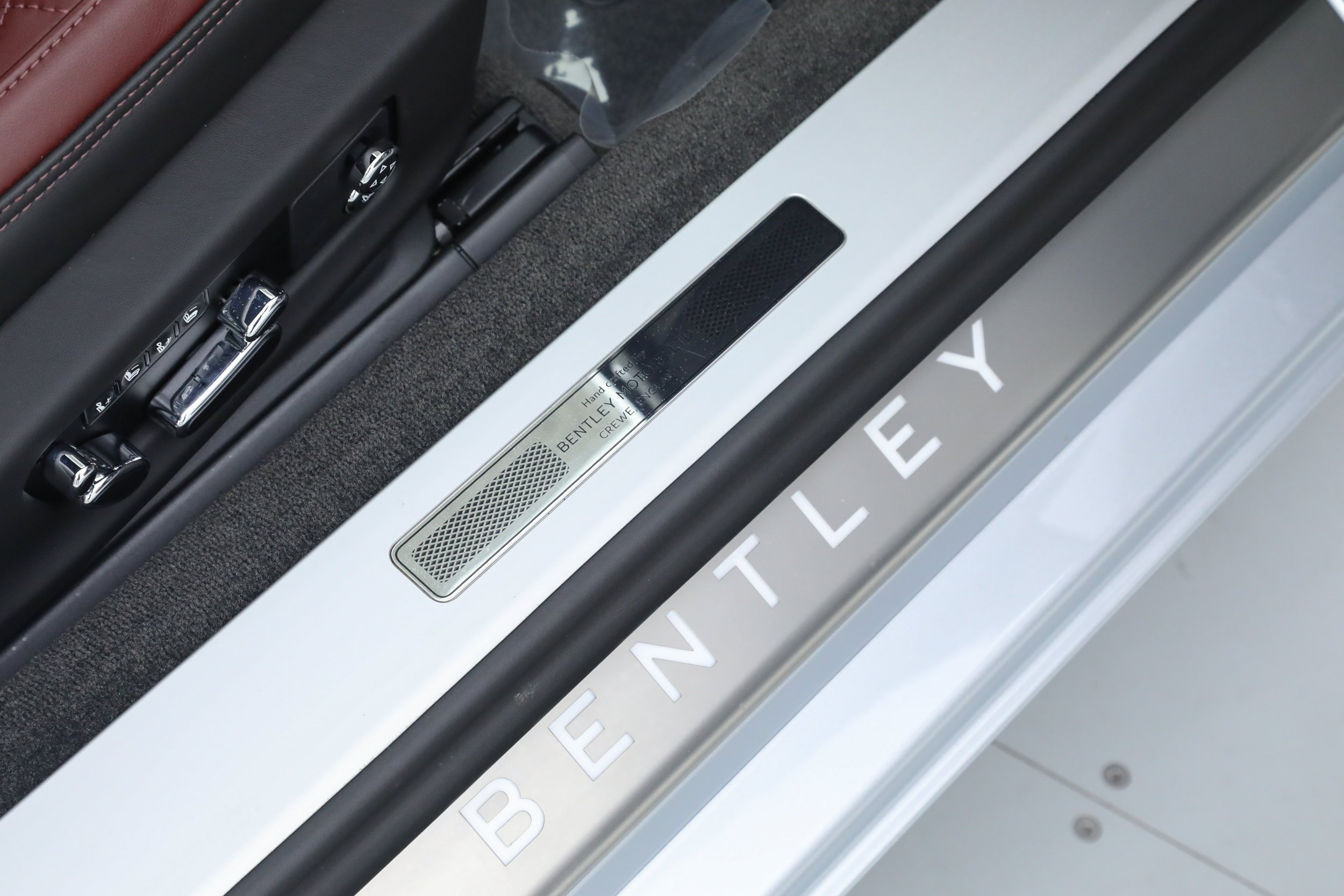 Used 2022 Silver Bentley  image 20