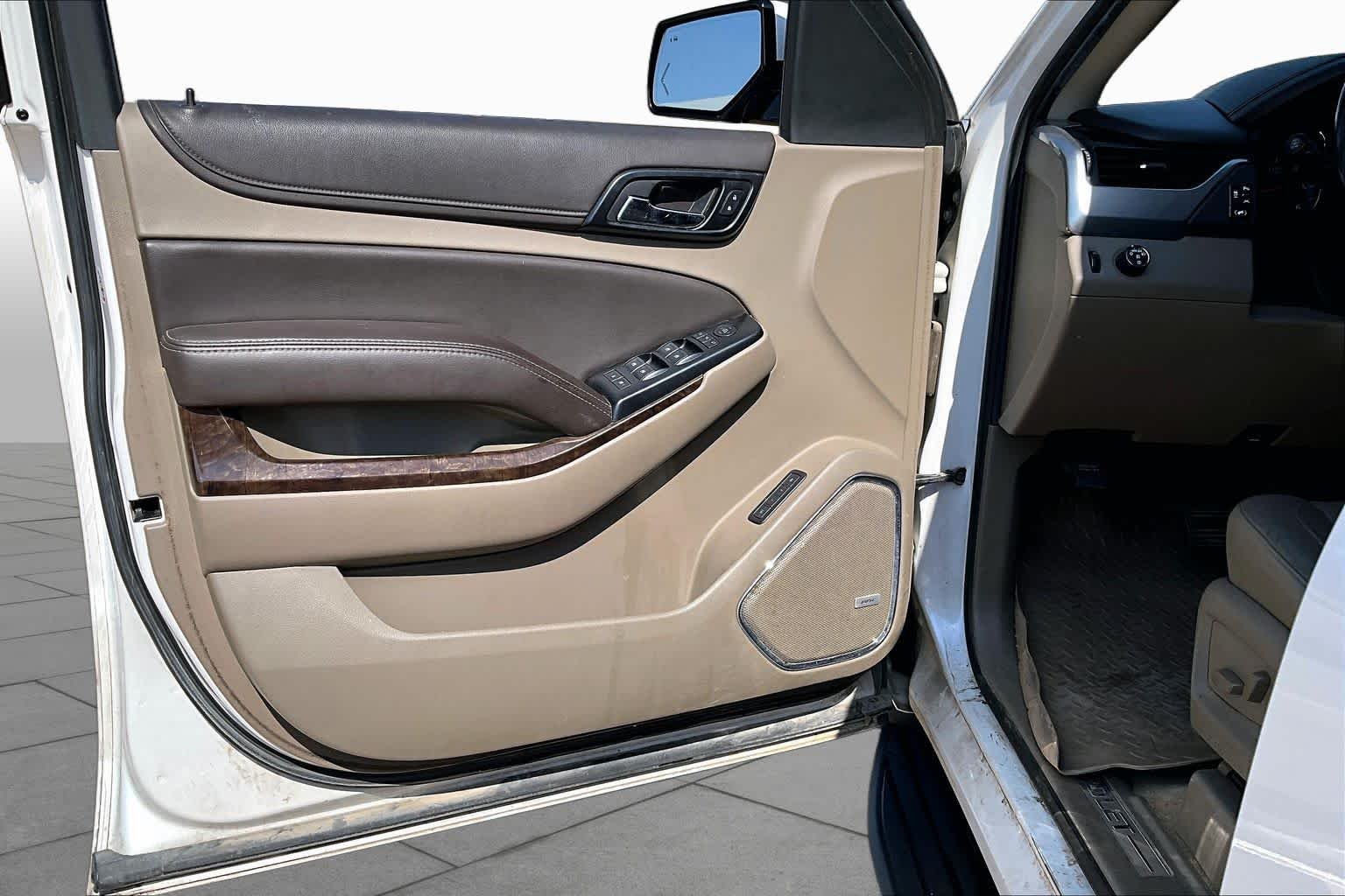 Used 2018 Iridescent Pearl Tricoat Chevrolet LT image 25