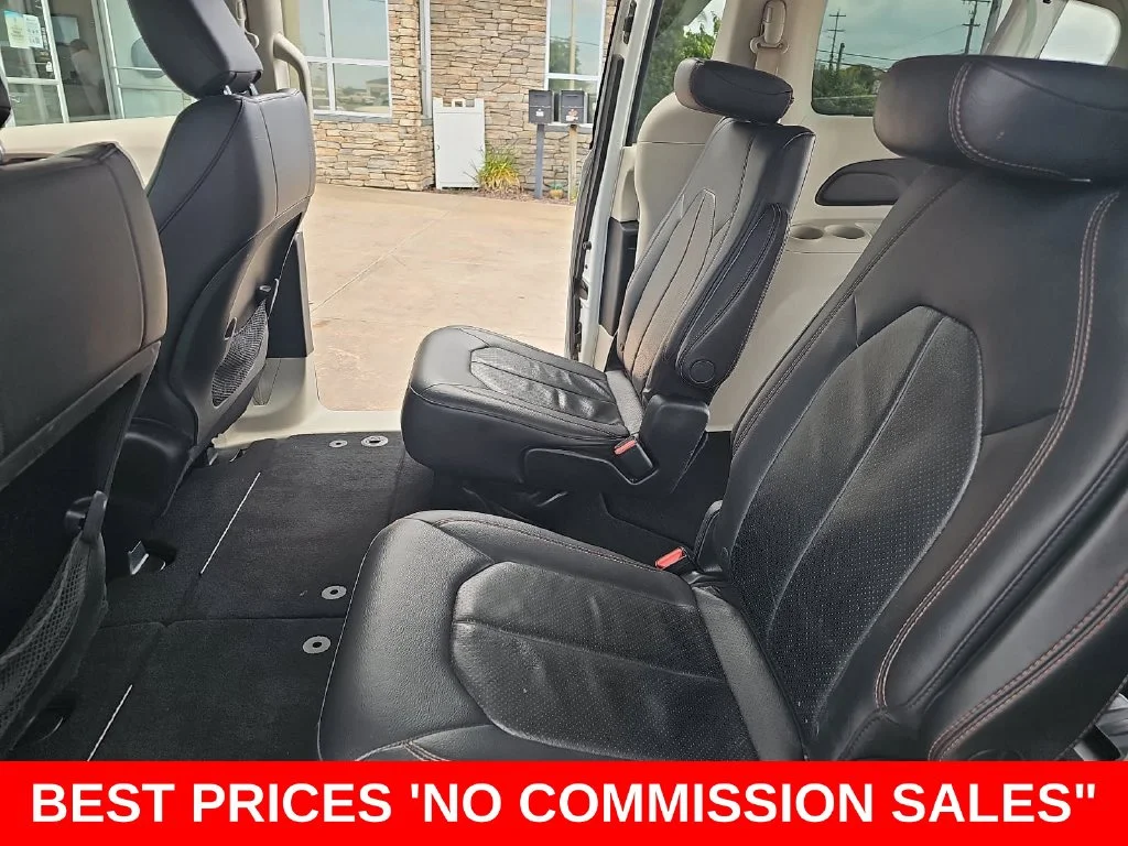 Used 2018 White Chrysler Touring L image 15