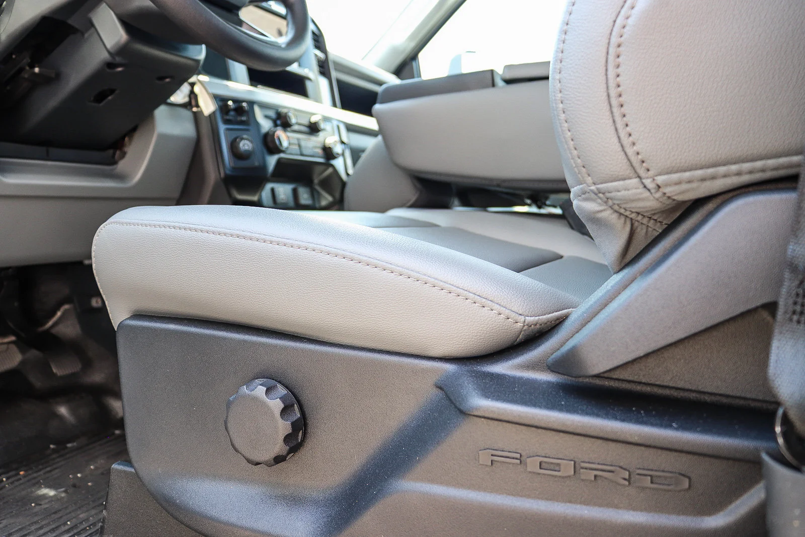 New 2026 Oxford White Ford F-250® XL image 22