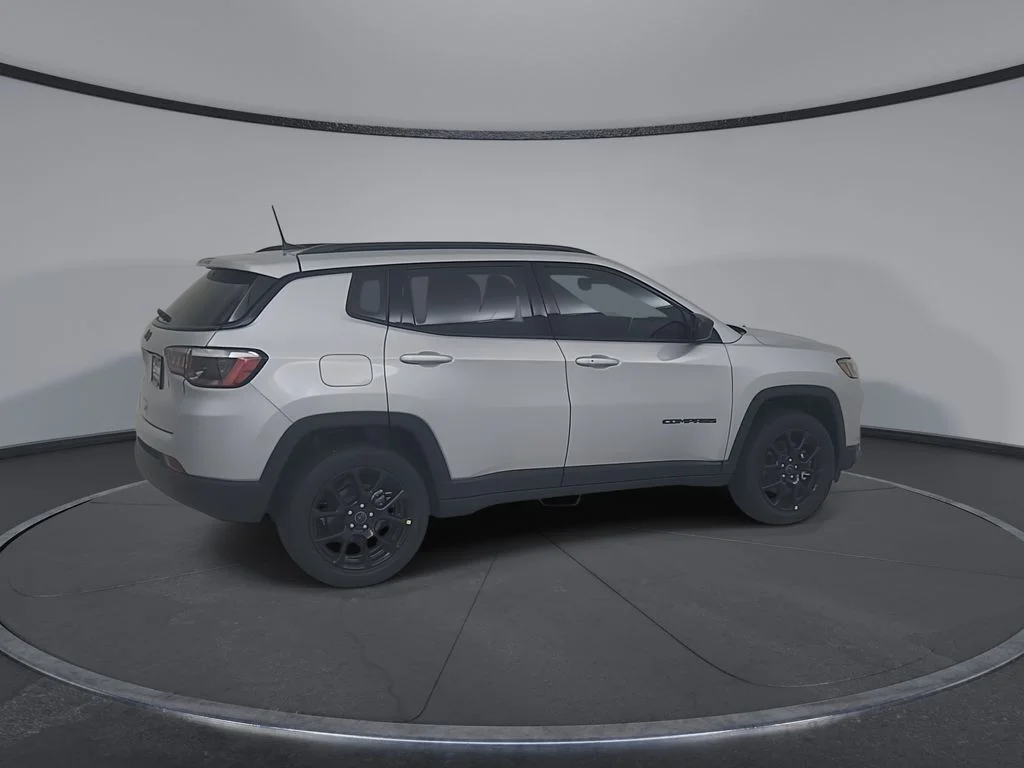 New 2026 Silver Zynith Metallic Clear-Coat Exterior Paint Jeep Latitude image 14