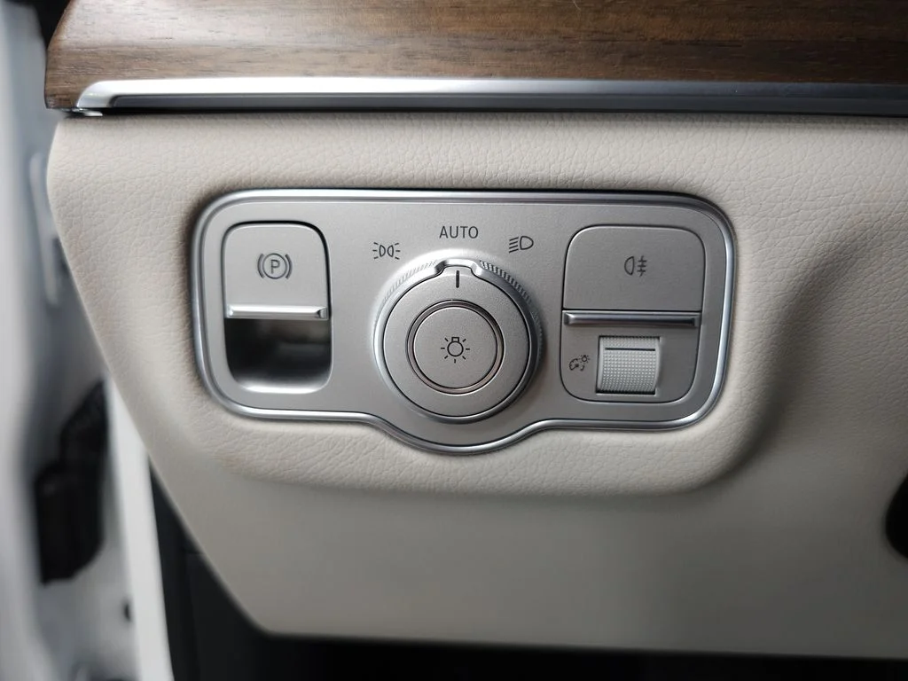 Used 2025 Polar White Mercedes-Benz GLE 450e image 9