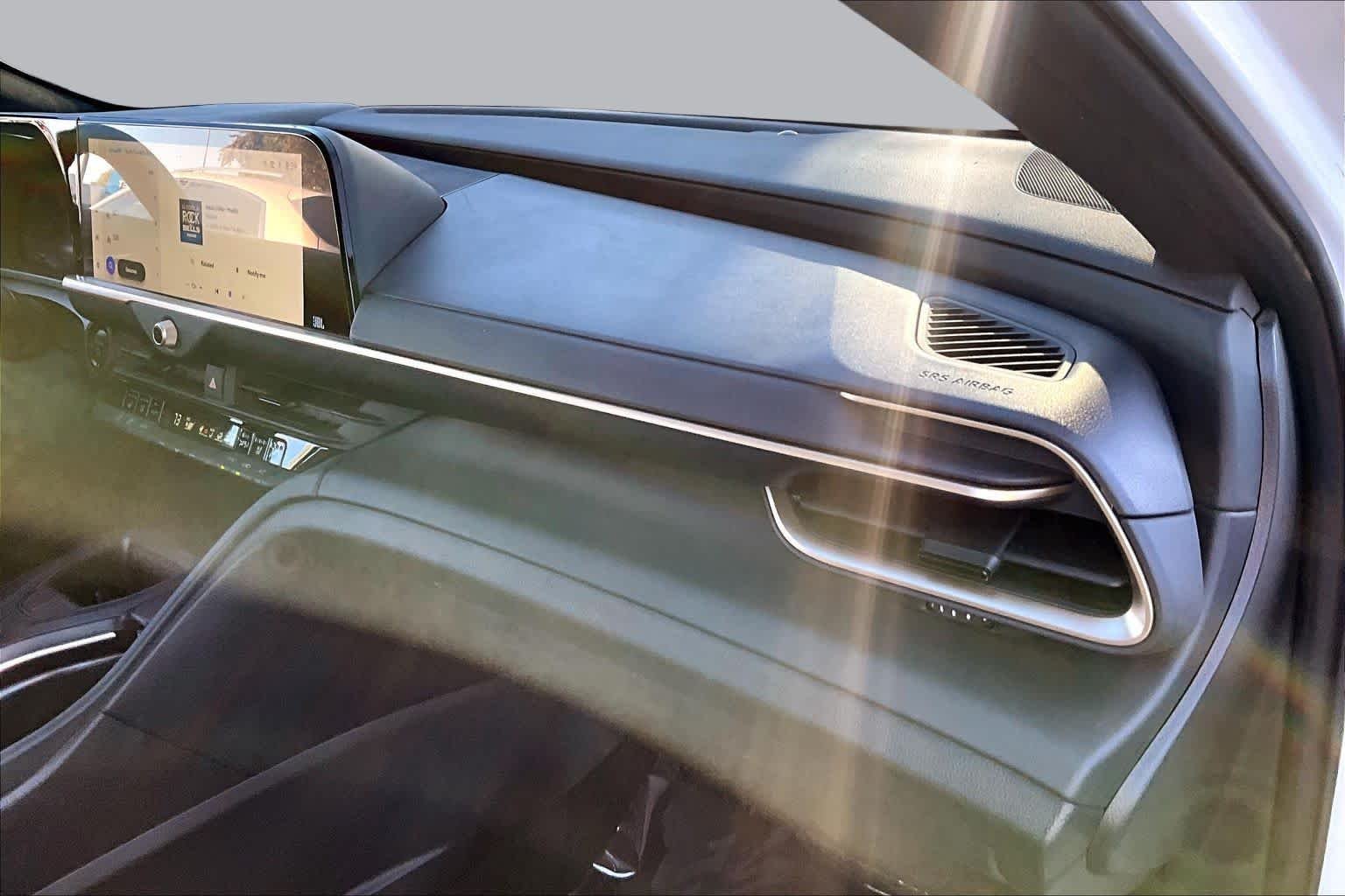 Used 2023 Oxygen White Toyota Limited image 19