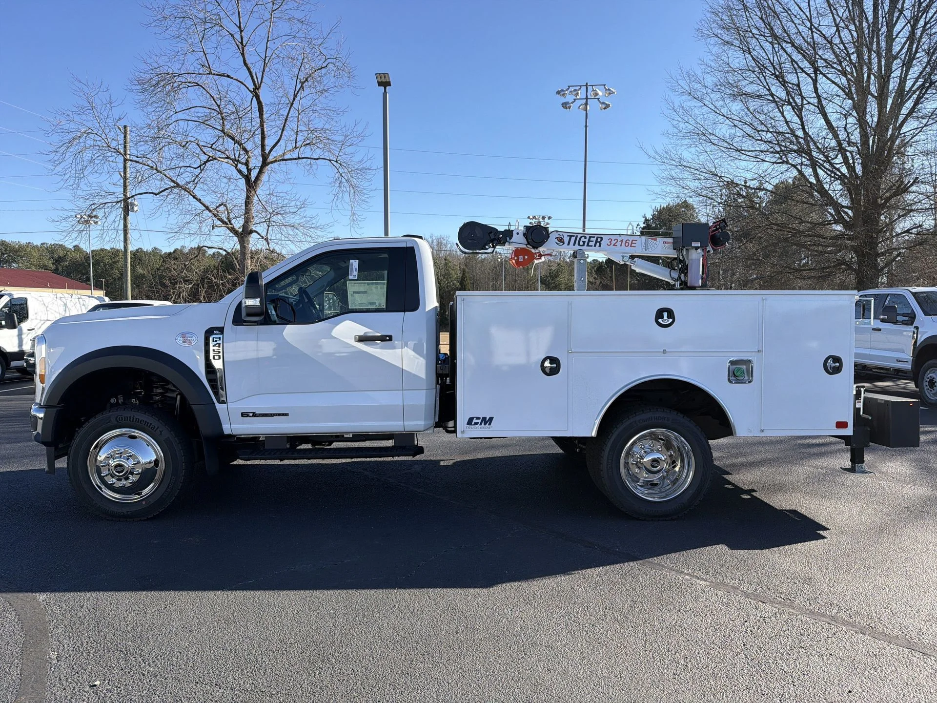 New 2025 Oxford White Ford F-450® XL image 19