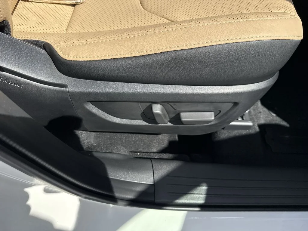New 2026 White Metallic Mazda 2.5 S Premium AWD image 44