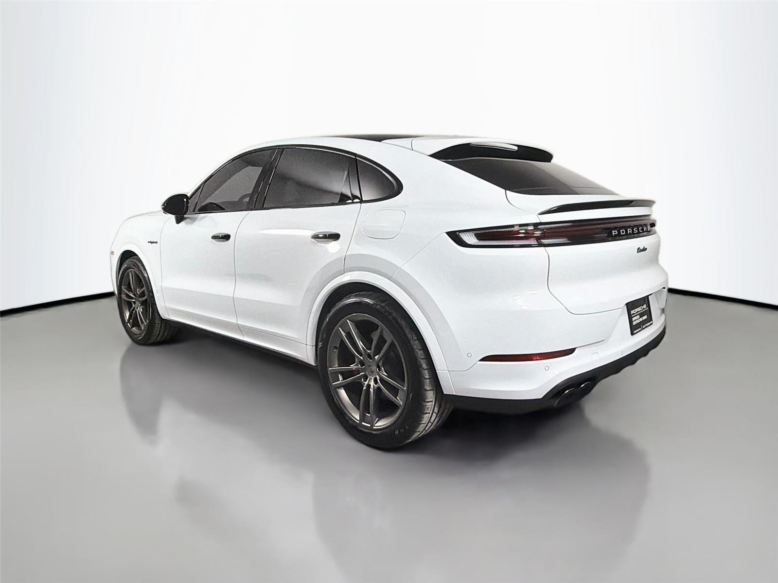 Certified Used 2025 Carrara White Metallic Porsche Turbo E-Hybrid Coupé image 3