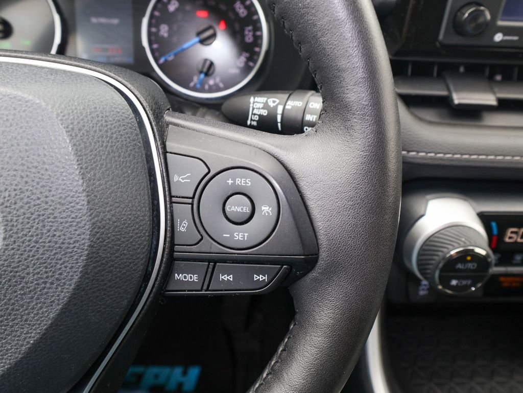 Used 2022 Silver Toyota XLE image 25