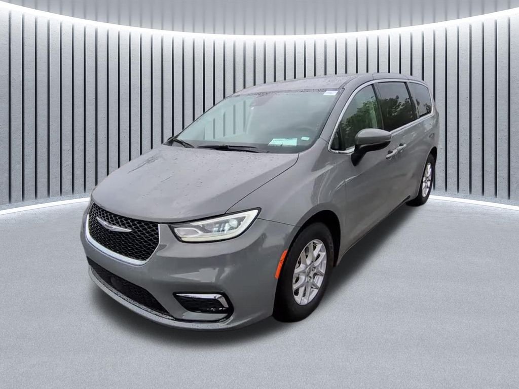 Used 2023 White Chrysler Touring L image 4