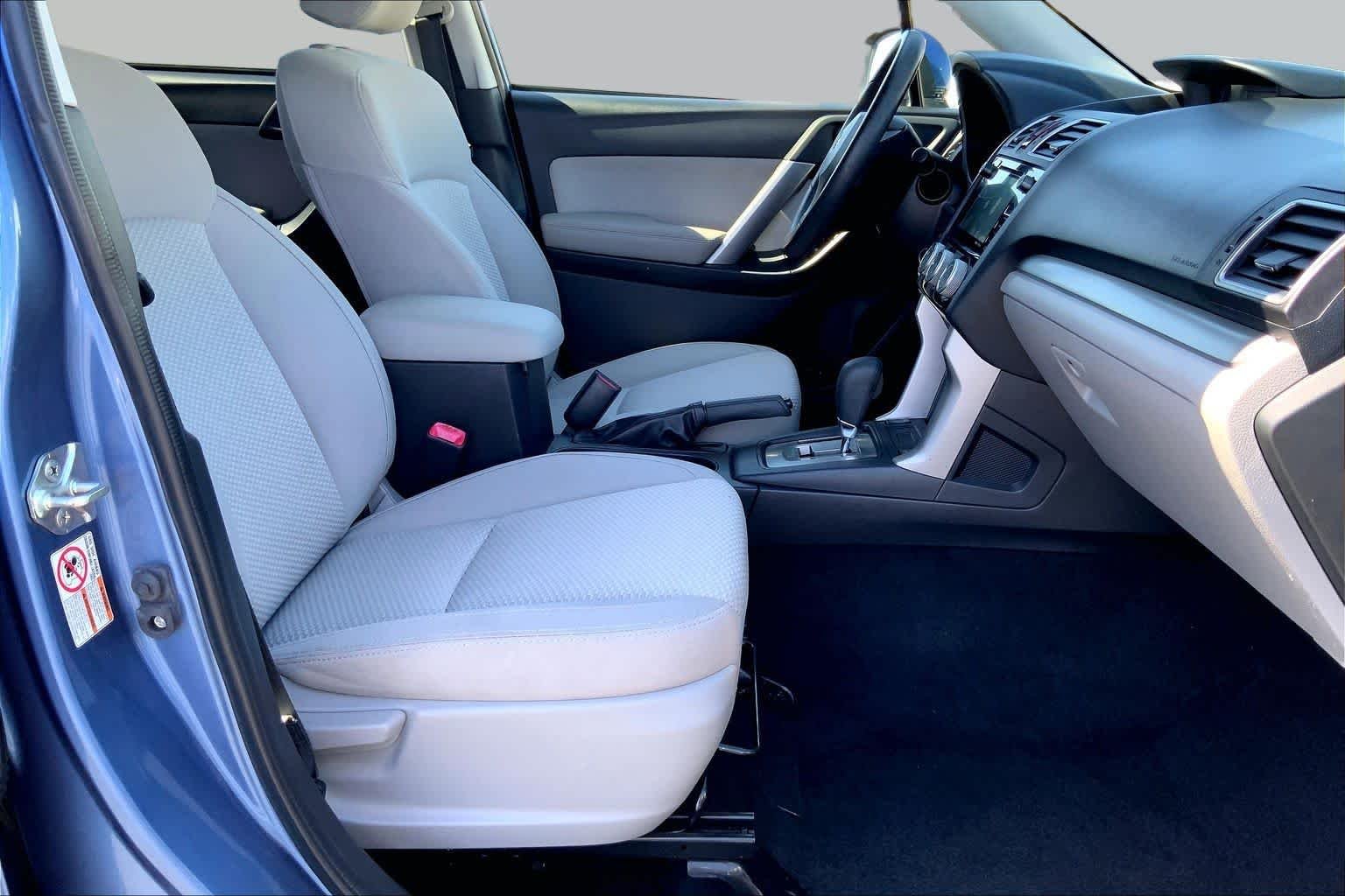 Used 2016 Quartz Blue Pearl Subaru 2.5i Premium image 8