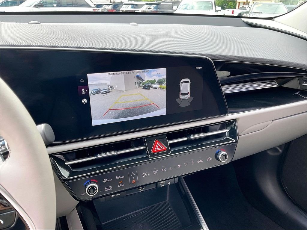 Used 2023 White Kia Wind image 19