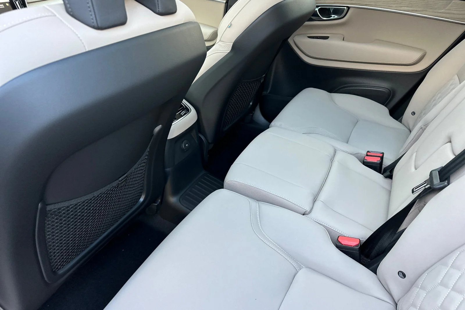 New 2026 Vapour Grey Volvo T8 Plus 7-Seater image 4