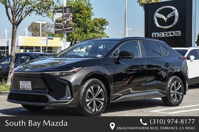 Used 2024  Toyota XLE image 3