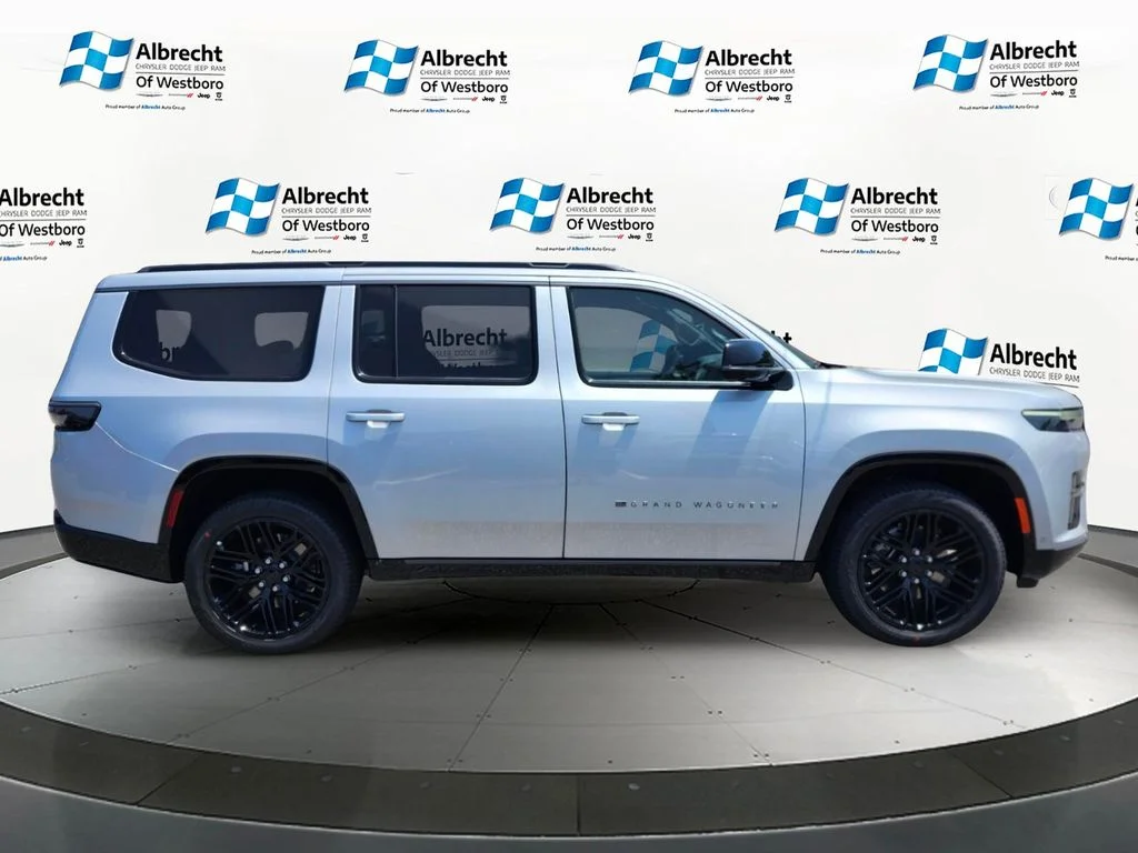 New 2026 Silver-Zynith Exterior Paint Jeep Limited Reserve image 6