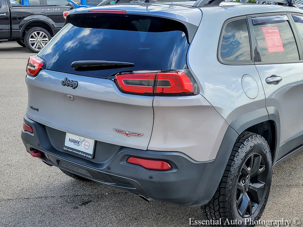 Used 2017 Billet Silver Metallic Clearcoat Jeep Trailhawk L Plus image 6