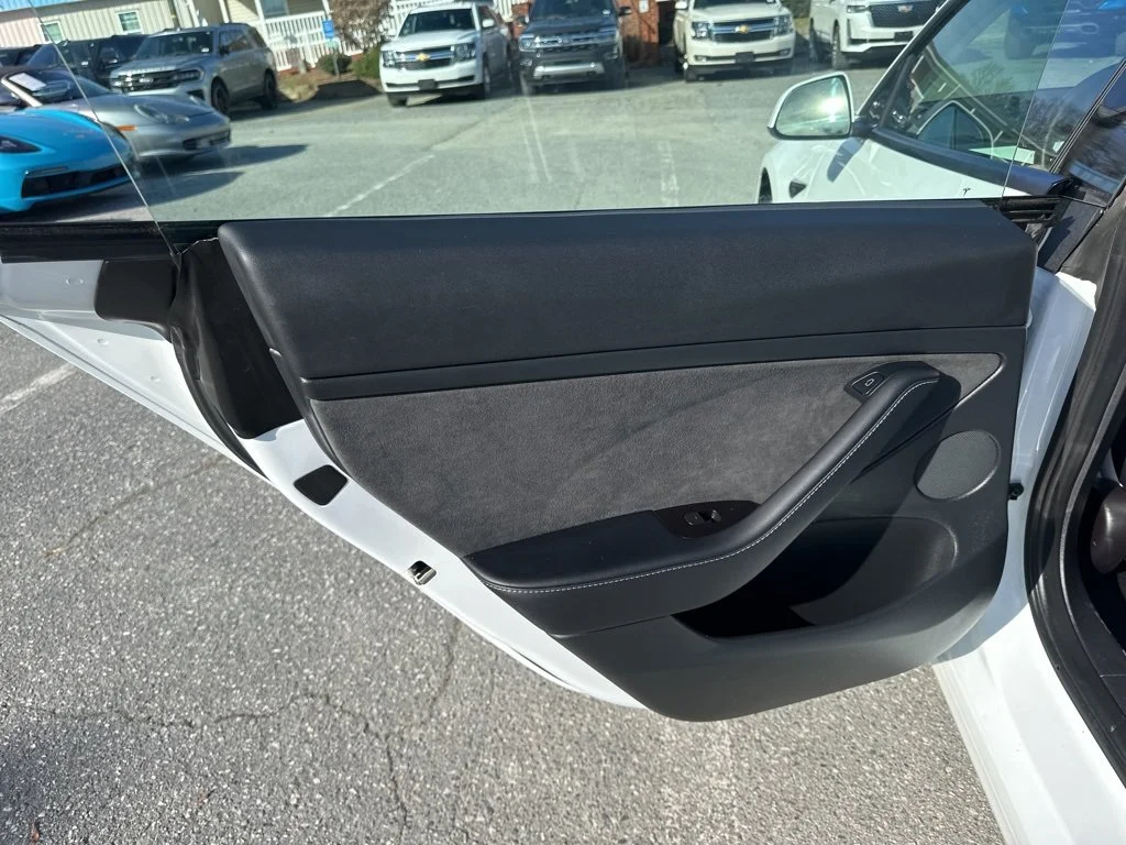 Used 2022 White Tesla Base image 30