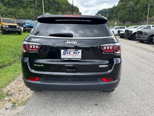 Used 2023 Black Jeep Latitude image 4