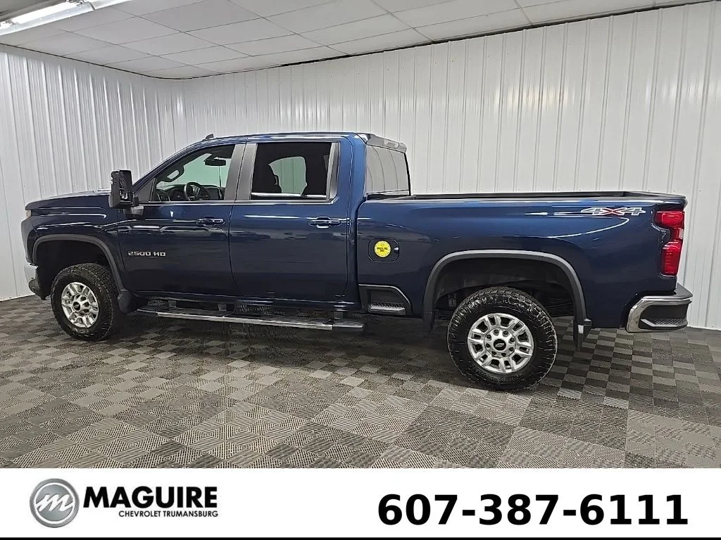 Used 2020 Blue Chevrolet LT image 4